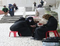 Veliler dışarıda ter döktü